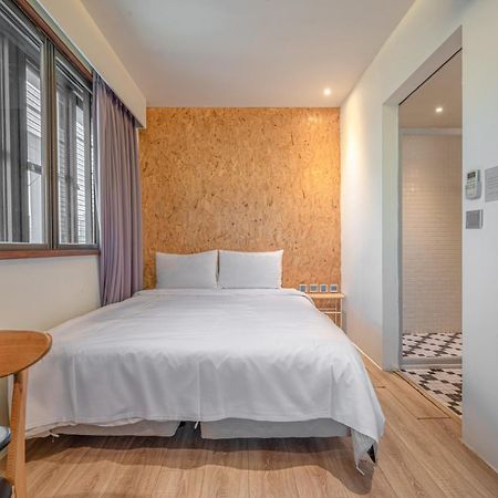 Light Hostel - Тайнан Екстериор снимка