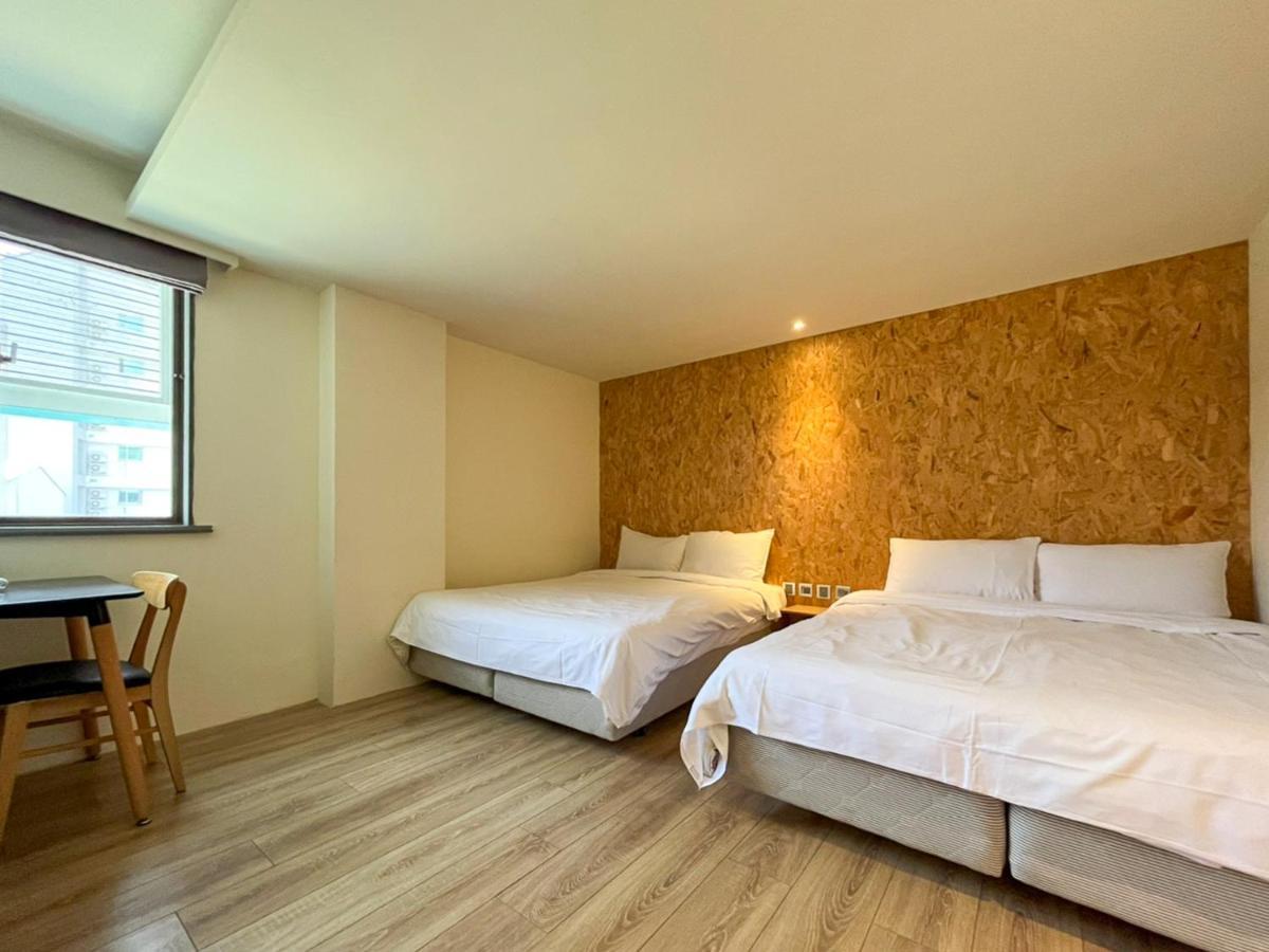 Light Hostel - Тайнан Екстериор снимка