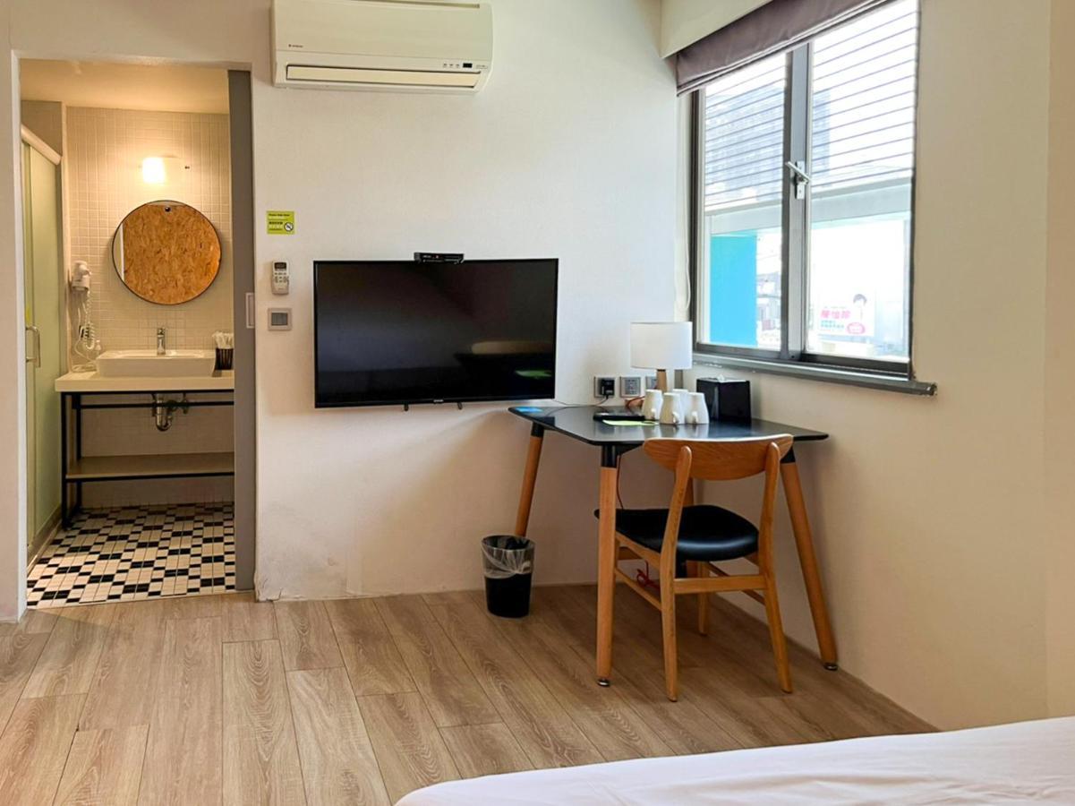 Light Hostel - Тайнан Екстериор снимка