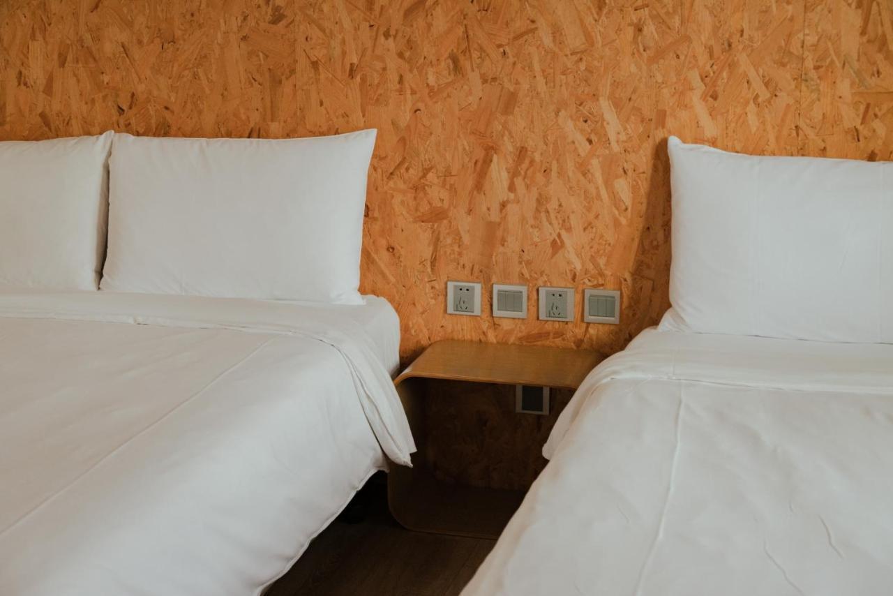 Light Hostel - Тайнан Екстериор снимка