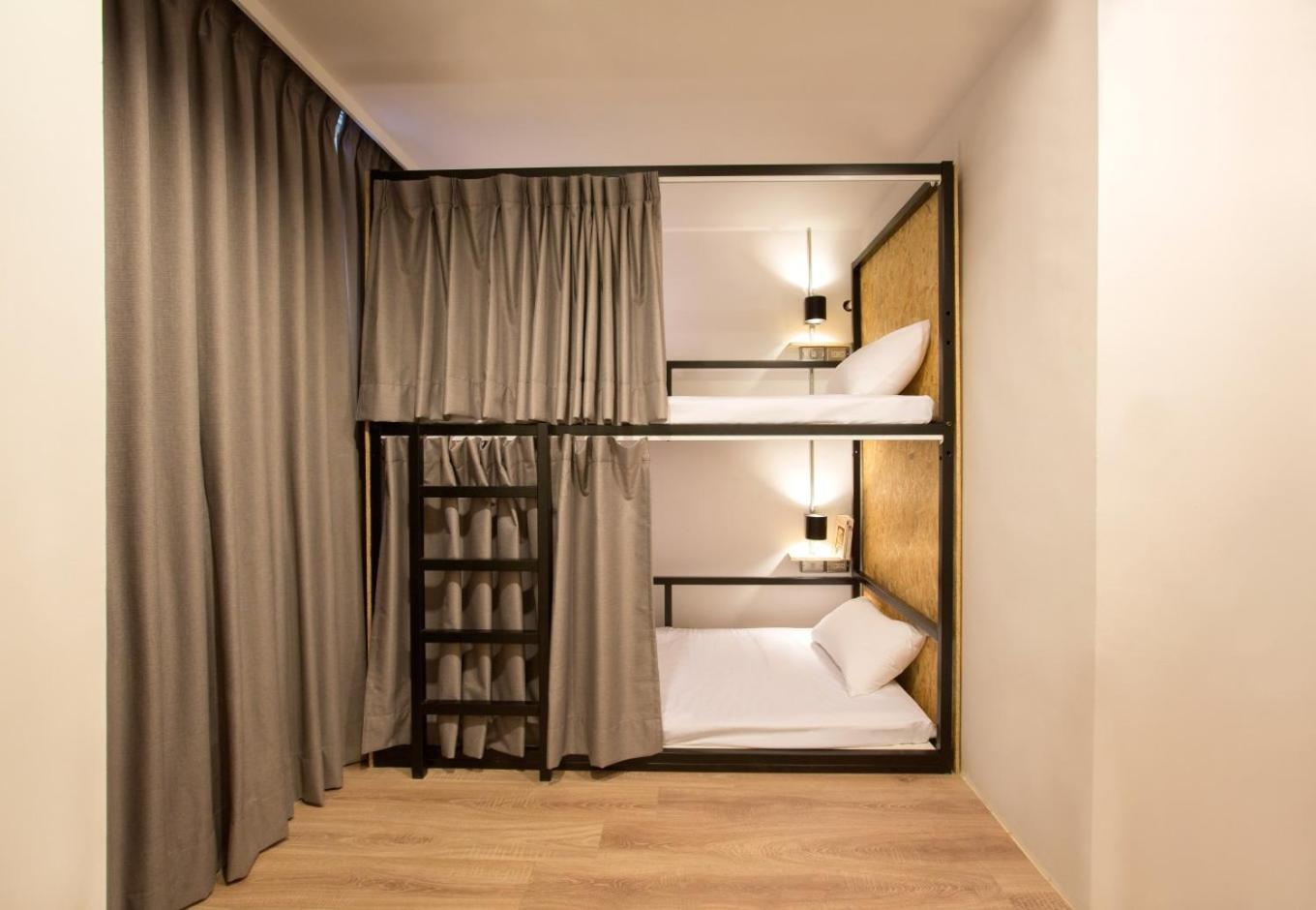 Light Hostel - Тайнан Екстериор снимка