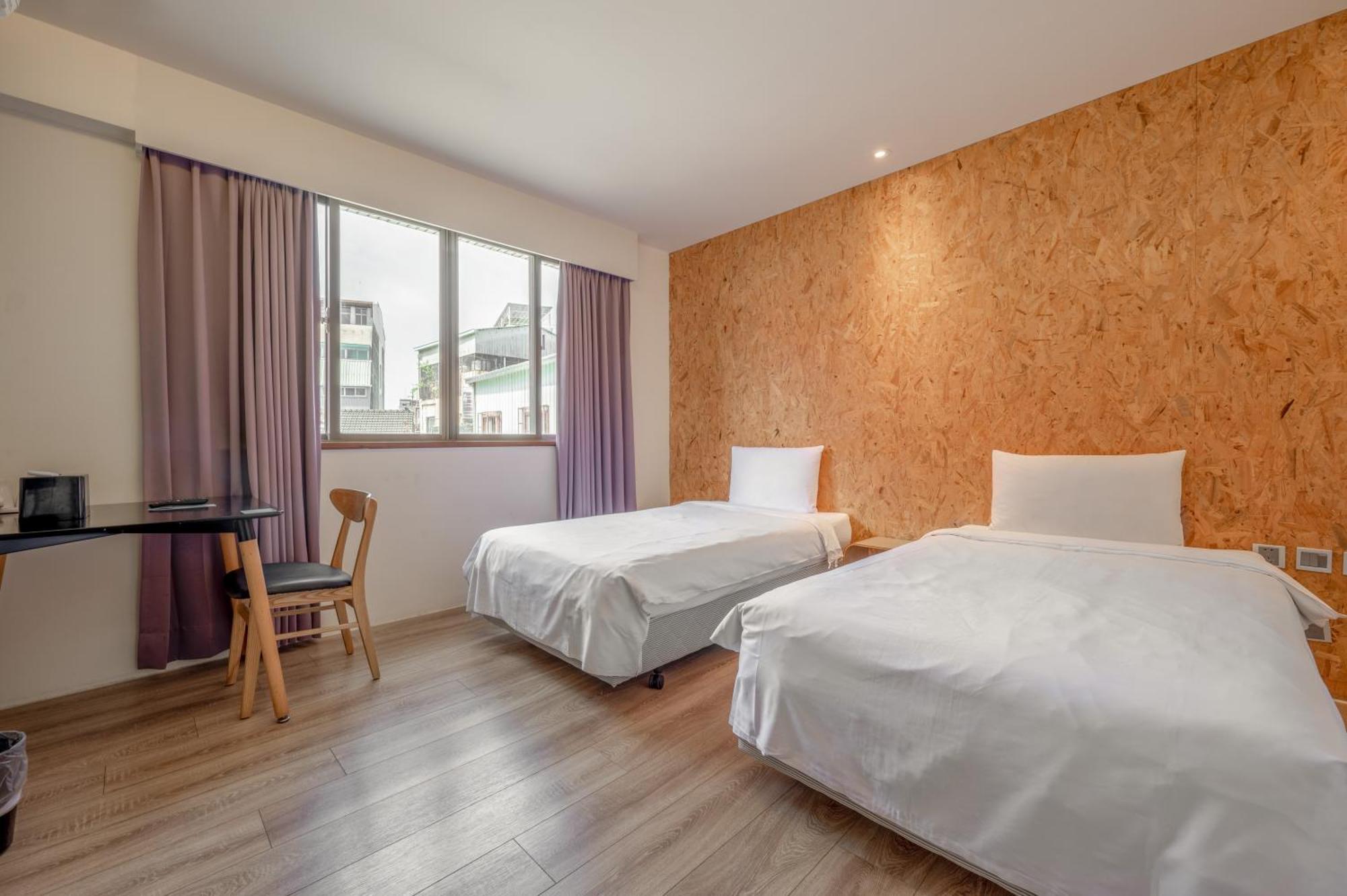 Light Hostel - Тайнан Екстериор снимка