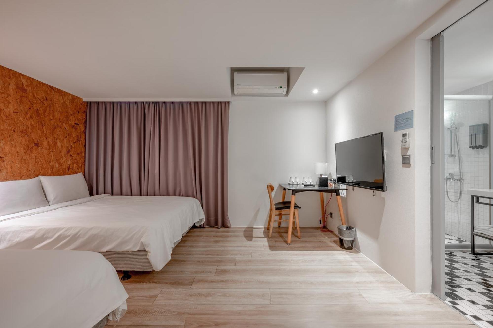 Light Hostel - Тайнан Екстериор снимка