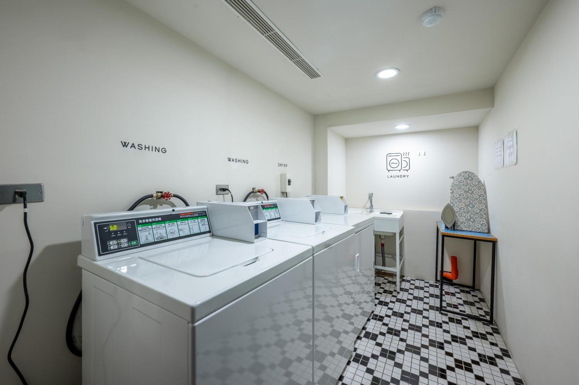 Light Hostel - Тайнан Екстериор снимка