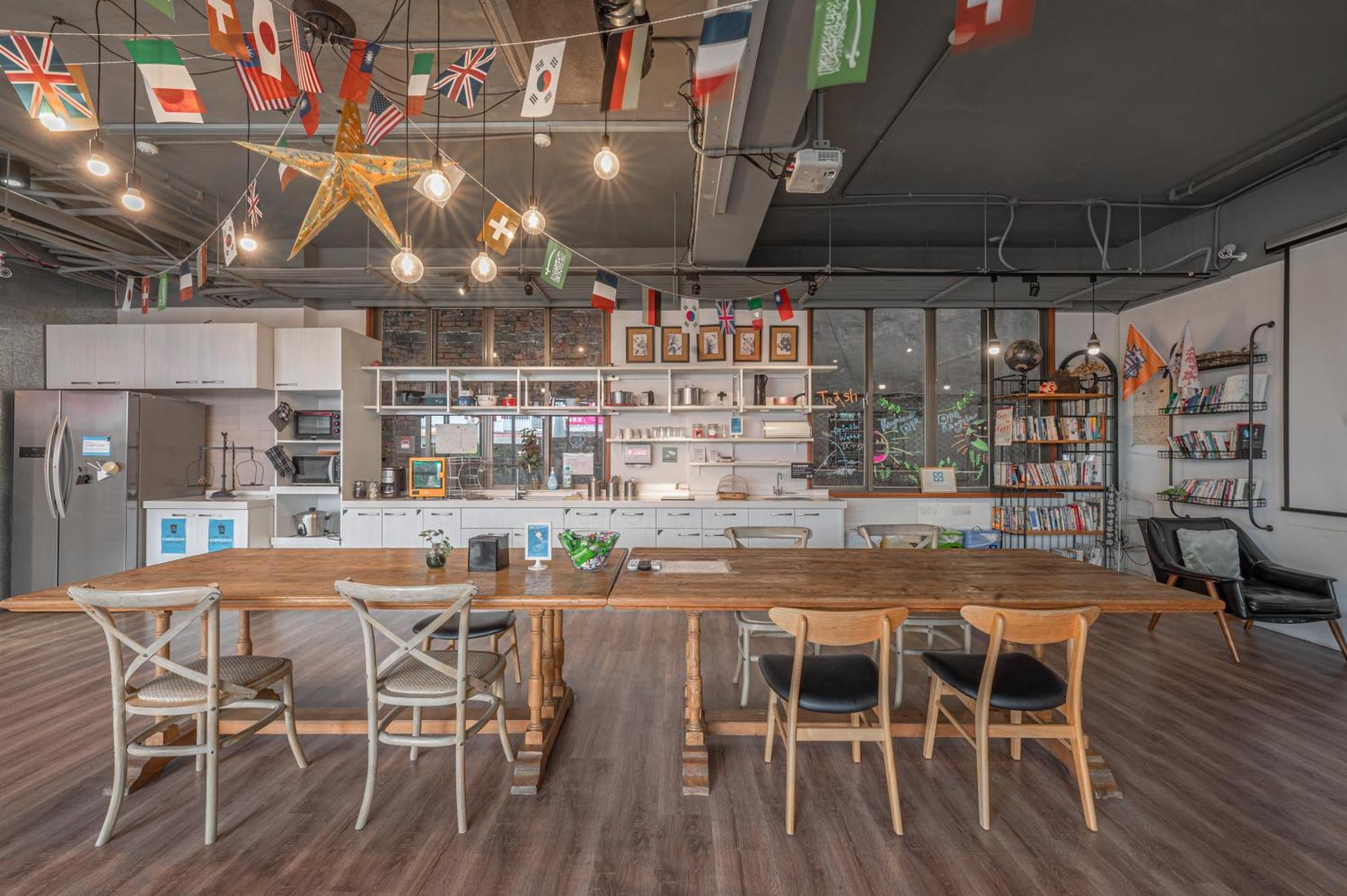 Light Hostel - Тайнан Екстериор снимка