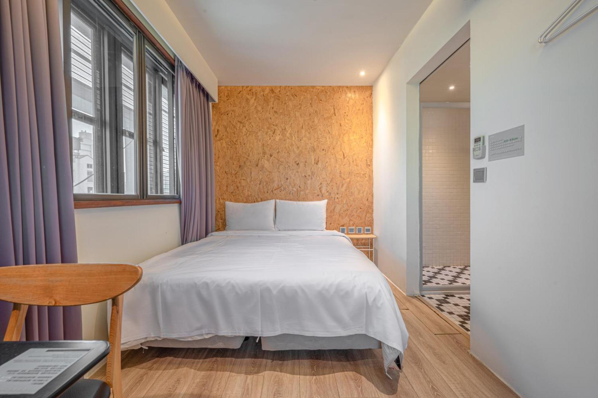 Light Hostel - Тайнан Екстериор снимка