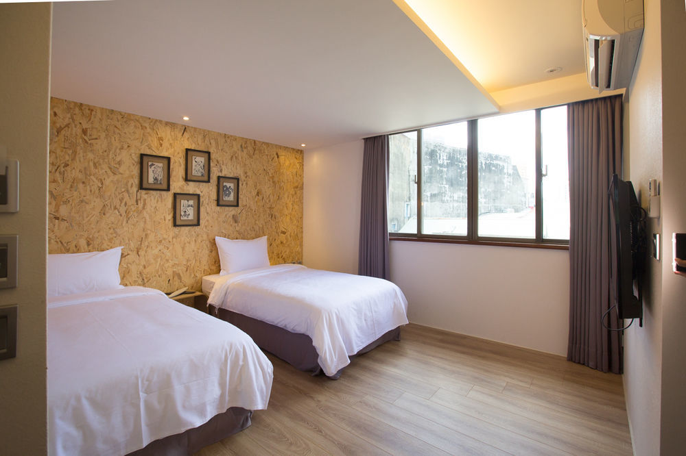 Light Hostel - Тайнан Екстериор снимка